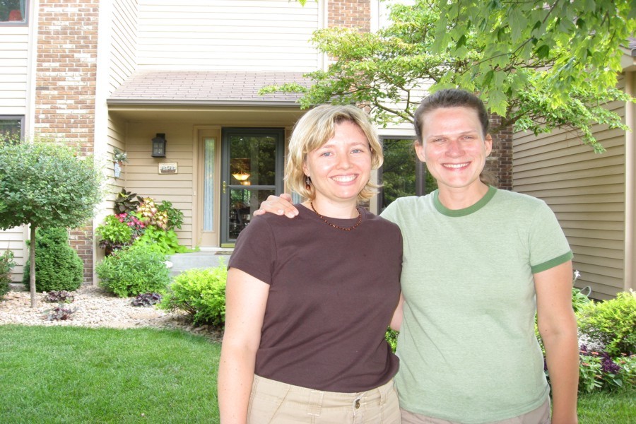 ../image/julie and mary before mary leaves for uganda.jpg